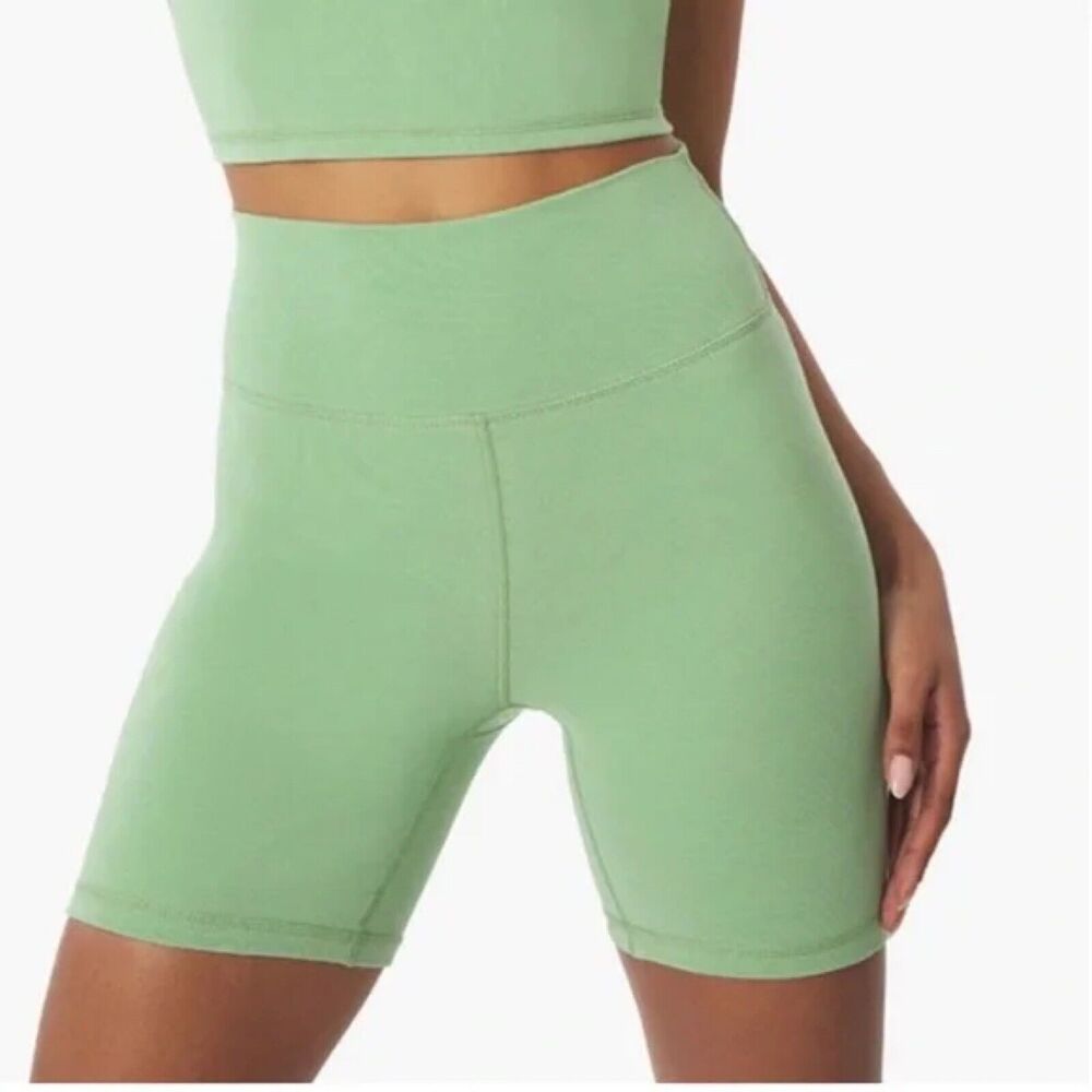 We Wore What Biker Shorts Seamless Fair Green Size M NWT $88